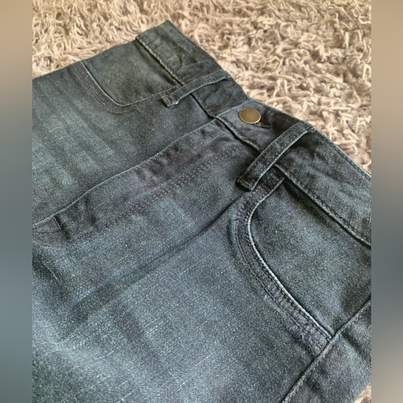 Distressed Jean - Picture 4 of 7